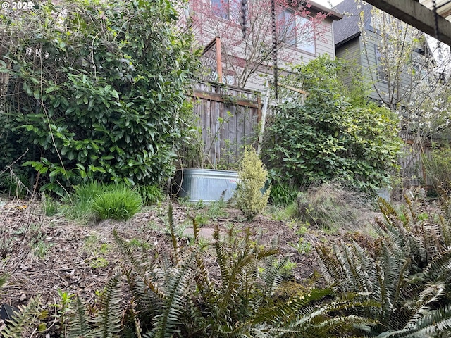 7922 SW Capitol Hill Rd, Portland, OR 97219 - view of yard featuring fence