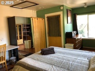 7922 SW Capitol Hill Rd, Portland, OR 97219 - view of bedroom