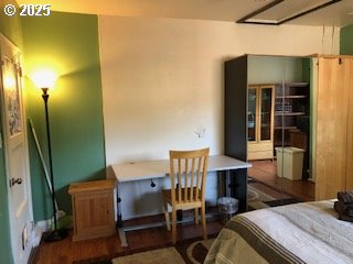 7922 SW Capitol Hill Rd, Portland, OR 97219 - view of bedroom