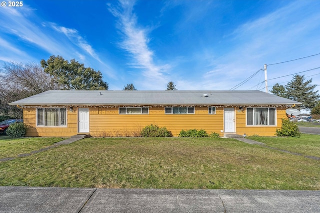 single story home with a front yard