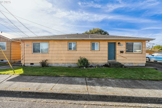 view of front of property featuring a front yard