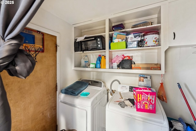 washroom featuring cabinets and washing machine and clothes dryer