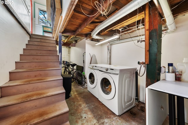 laundry room with laundry area and independent washer and dryer