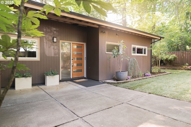 5431 SW Alfred St, Portland, OR 97219 - property entrance featuring a patio