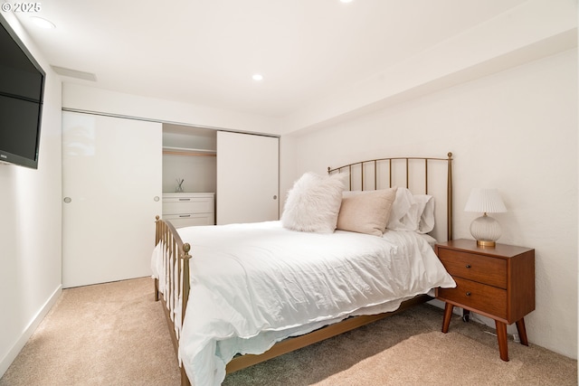 5431 SW Alfred St, Portland, OR 97219 - bedroom featuring light colored carpet, a closet, and recessed lighting