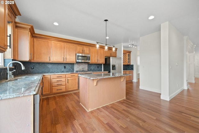 2530 NW 22nd Ave, Camas, WA 98607 - kitchen featuring appliances with stainless steel finishes, a sink, wood finished floors, a center island, and recessed lighting