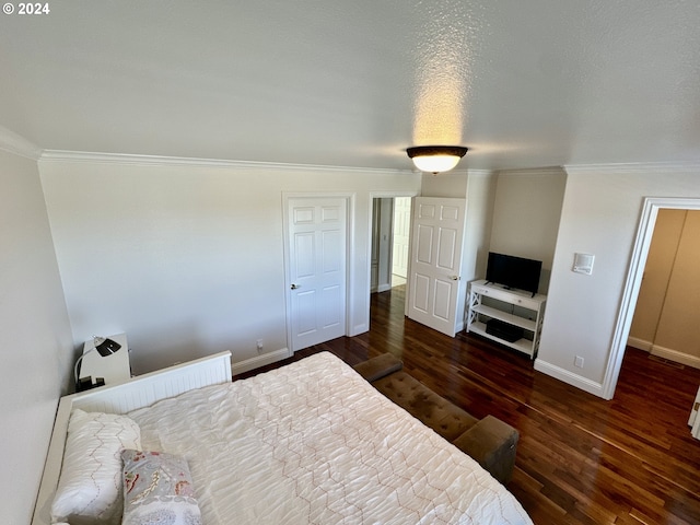 98694 Woodriff Ln, Brookings, OR 97415 - bedroom with baseboards, hardwood / wood-style floors, and crown molding