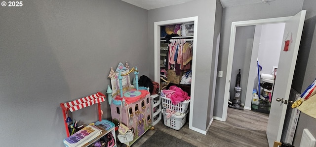 94191 Seaview Ln, Gold Beach, OR 97444 - bedroom with wood finished floors, a closet, and baseboards