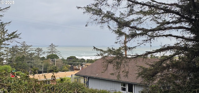 94191 Seaview Ln, Gold Beach, OR 97444 - view of side of home featuring a shingled roof