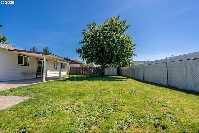 4738 NE Royal Oak Ct, Salem, OR 97301 - view of yard featuring a patio