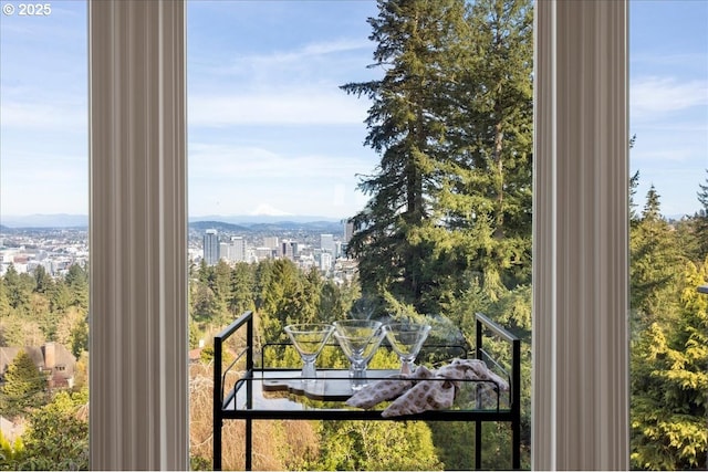 2869 SW Champlain Dr, Portland, OR 97205 - detailed view of a mountain backdrop and a city view