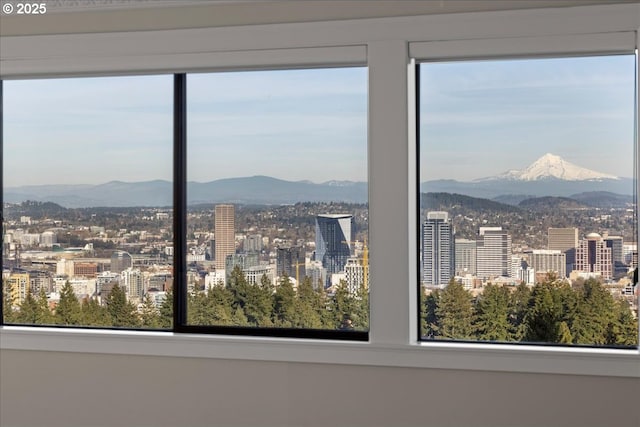2869 SW Champlain Dr, Portland, OR 97205 - detailed view of a mountain backdrop and a view of city