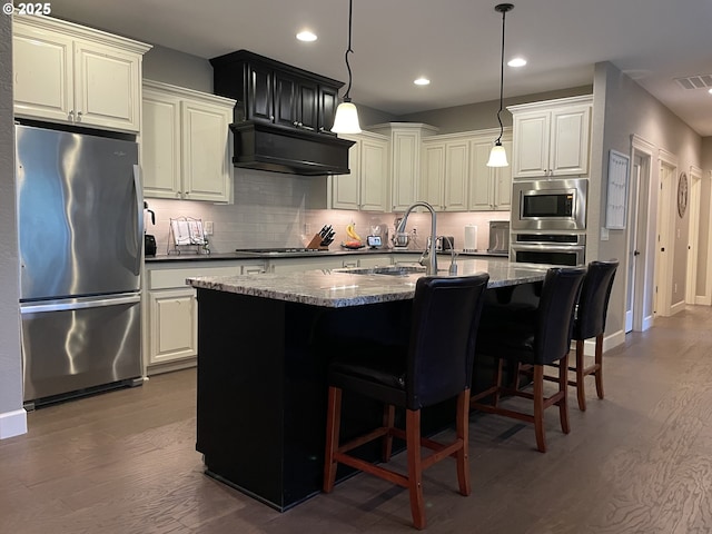 kitchen featuring visible vents, decorative backsplash, baseboards, and stainless steel appliances