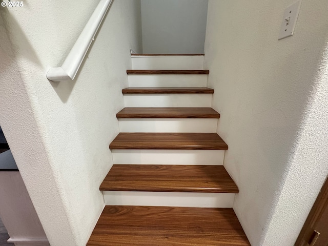 3125 NE Flintlock Pl, Corvallis, OR 97330 - staircase with a textured wall