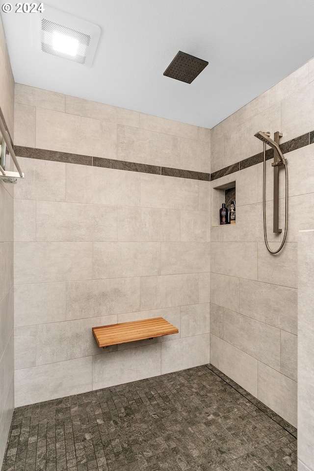 bathroom featuring a tile shower