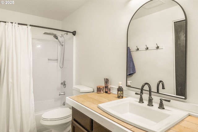 6516 SW Locust St, Portland, OR 97223 - bathroom featuring shower / bath combo and vanity