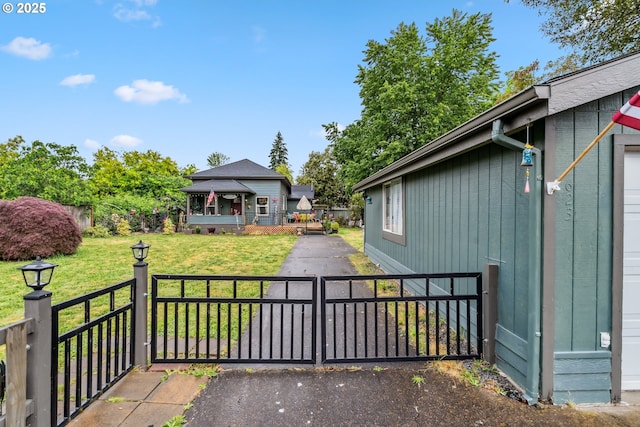 623 10th Ave, Albany, OR 97321 - view of patio / terrace with a gate