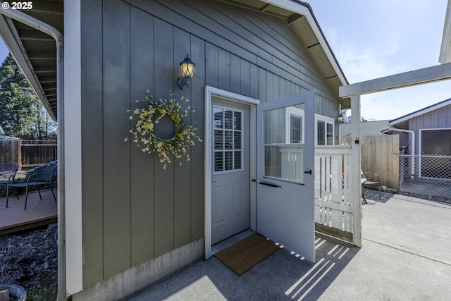 entrance to property featuring fence