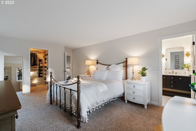 1437 Greentree Cir, Lake Oswego, OR 97034 - bedroom featuring light carpet, a walk in closet, connected bathroom, and a closet
