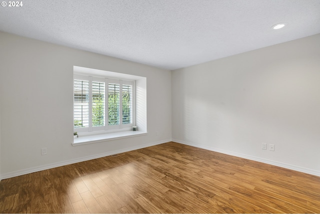 8070 SW Fairway Dr, Wilsonville, OR 97070 - unfurnished room featuring wood finished floors, baseboards, a textured ceiling, and recessed lighting