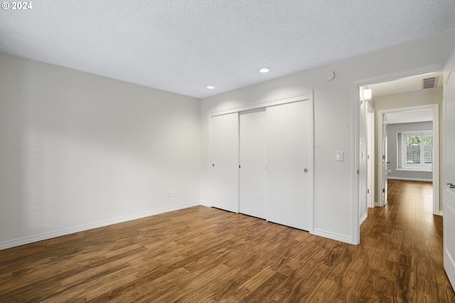8070 SW Fairway Dr, Wilsonville, OR 97070 - unfurnished bedroom with wood finished floors, a textured ceiling, recessed lighting, and a closet