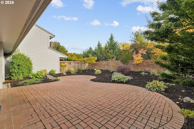 8070 SW Fairway Dr, Wilsonville, OR 97070 - fenced backyard with a patio area
