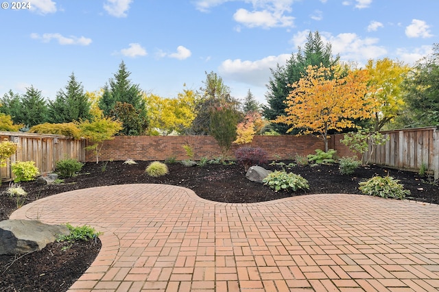 8070 SW Fairway Dr, Wilsonville, OR 97070 - fenced backyard featuring a patio area