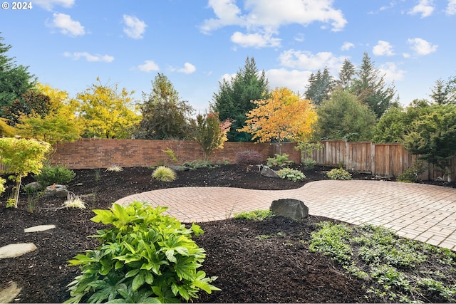 8070 SW Fairway Dr, Wilsonville, OR 97070 - fenced backyard featuring a patio area