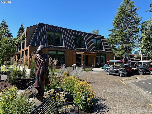 8070 SW Fairway Dr, Wilsonville, OR 97070 - view of building exterior with uncovered parking