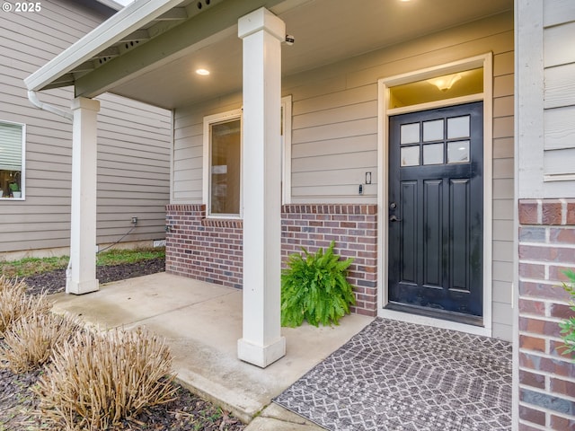 entrance to property featuring covered porch