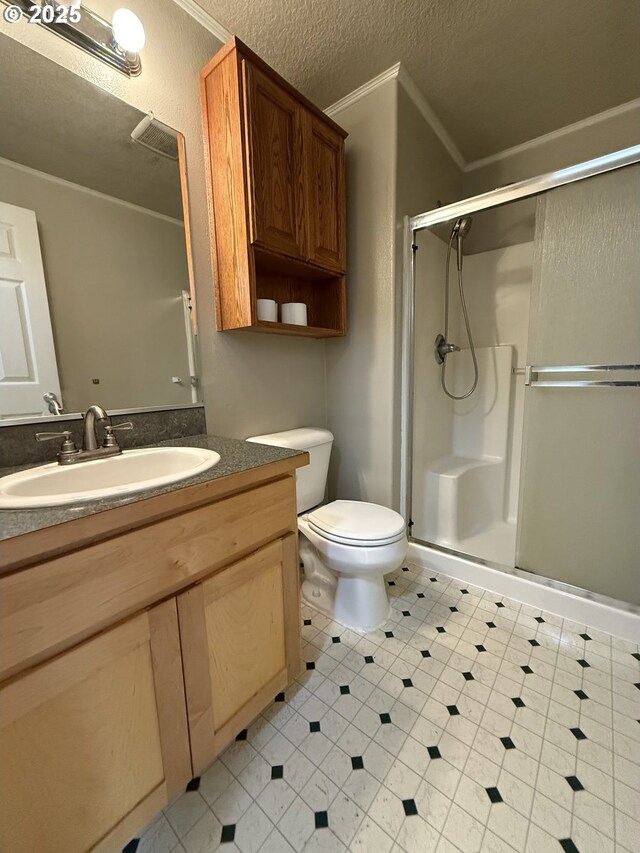 539 NW Blair Loop, Sheridan, OR 97378 - full bath with crown molding, a stall shower, toilet, vanity, and a textured ceiling