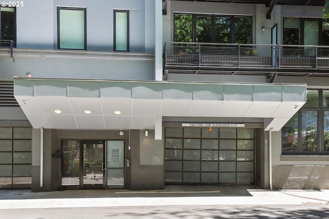 property entrance featuring stucco siding