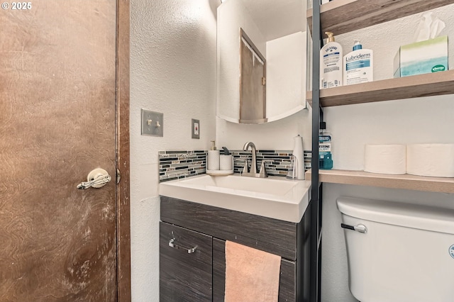 617 NW Fariss Rd, Gresham, OR 97030 - bathroom featuring tasteful backsplash, vanity, toilet, and a textured wall