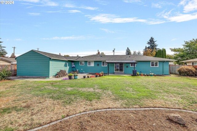 view of front of home with a front lawn