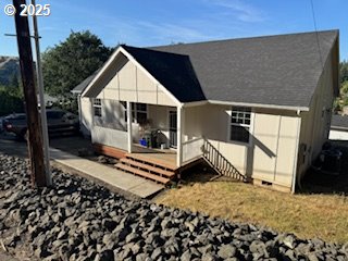 1332 SE Strong Ave, Roseburg, OR 97470 - view of front of property