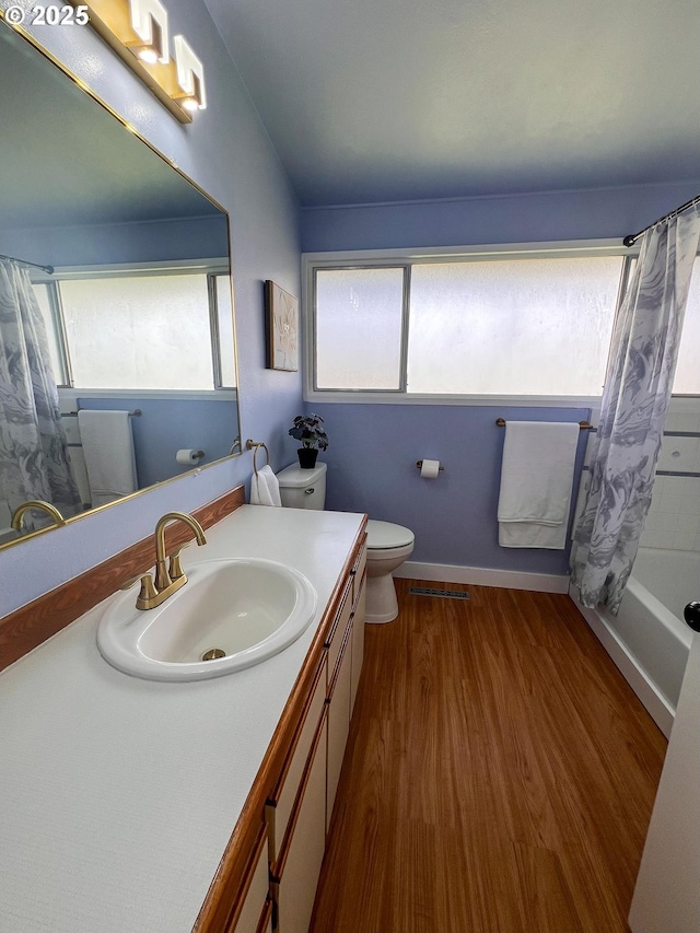 1214 NE Loper Ave, Prineville, OR 97754 - full bathroom with wood finished floors, toilet, vanity, and baseboards