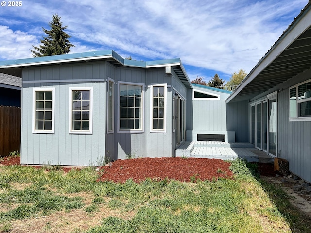 1214 NE Loper Ave, Prineville, OR 97754 - view of outdoor structure with fence