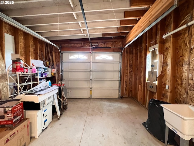 1214 NE Loper Ave, Prineville, OR 97754 - garage with a sink