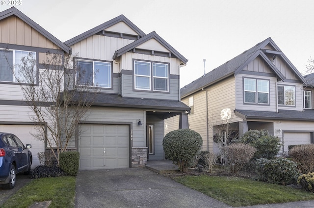 view of front facade featuring a garage