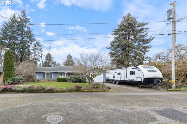 view of front of house with a front lawn