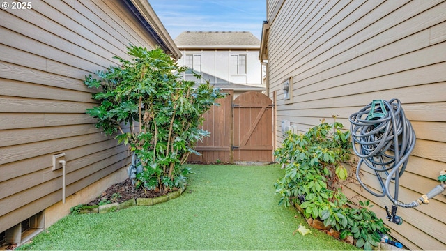 view of yard featuring a gate