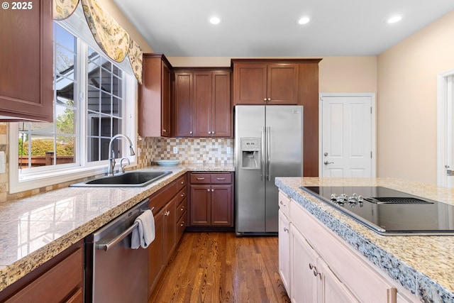 kitchen with a sink, stainless steel appliances, recessed lighting, backsplash, and dark wood-style floors