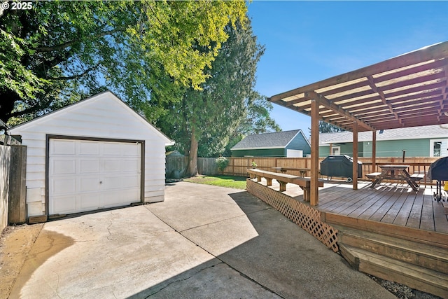 detached garage with driveway and fence