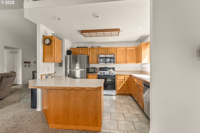1232 E Fourth Ave, Sutherlin, OR 97479 - kitchen with appliances with stainless steel finishes, light countertops, a peninsula, and recessed lighting