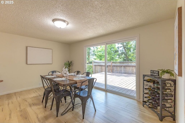 435 E 53rd Ave, Eugene, OR 97405 - dining area featuring light wood-type flooring and a textured ceiling
