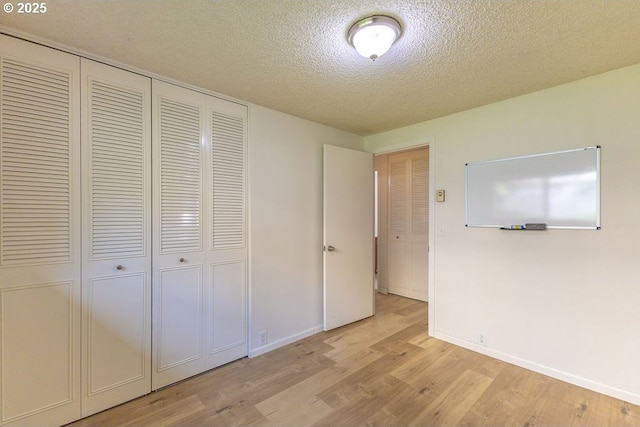 435 E 53rd Ave, Eugene, OR 97405 - unfurnished bedroom featuring a closet, light wood-style floors, and a textured ceiling