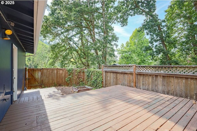 435 E 53rd Ave, Eugene, OR 97405 - deck with a fenced backyard