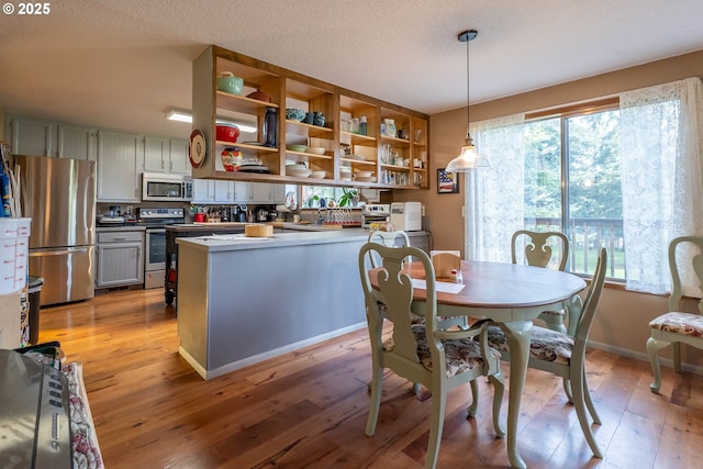 5383 Sunshine Rd, Roseburg, OR 97470 - dining area with light wood-style floors
