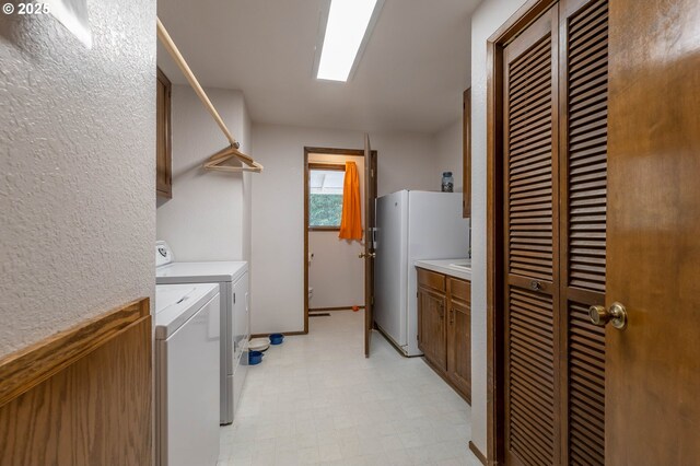 5383 Sunshine Rd, Roseburg, OR 97470 - laundry area featuring independent washer and dryer, cabinet space, and light floors