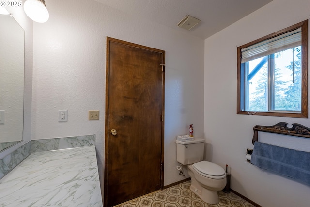 5383 Sunshine Rd, Roseburg, OR 97470 - bathroom featuring toilet